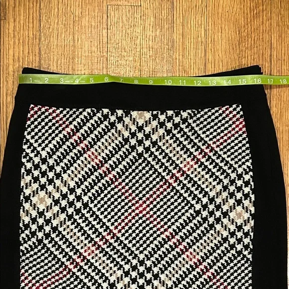 White House Black Market Black and White Plaid Women's Skirt Size 8 - Picture 5 of 10